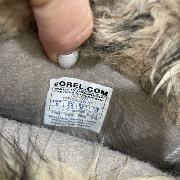 Sorel winter fur boots Wm 6 - Picture 8 of 8